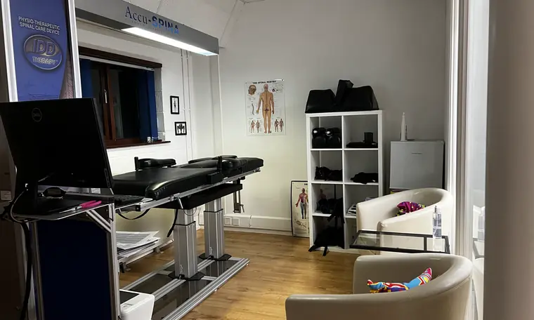 The Accu SPINA IDD Therapy machine in the treatment room at Active Therapy Clinic